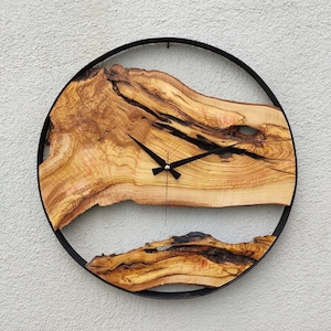 Made to Order Metall & Olivenholz Wanduhr, Große Holz und Metall Wanduhr, Live Edge Rustikale Uhr, Holz Wandkunst, Einzigartiges Haus Geschenk Bild 2