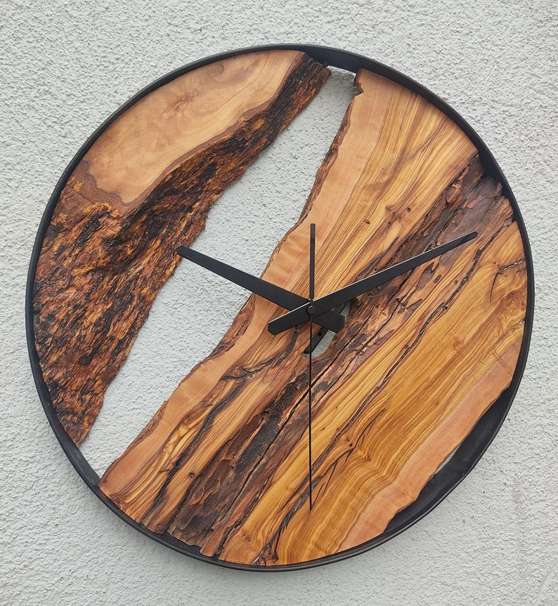 Wykonany na zamówienie zegar ścienny z metalu i drewna oliwnego, duży zegar ścienny z drewna i metalu, rustykalny zegar Live Edge, drewniana dekoracja ścienna, wyjątkowy prezent do domu zdjęcie 10