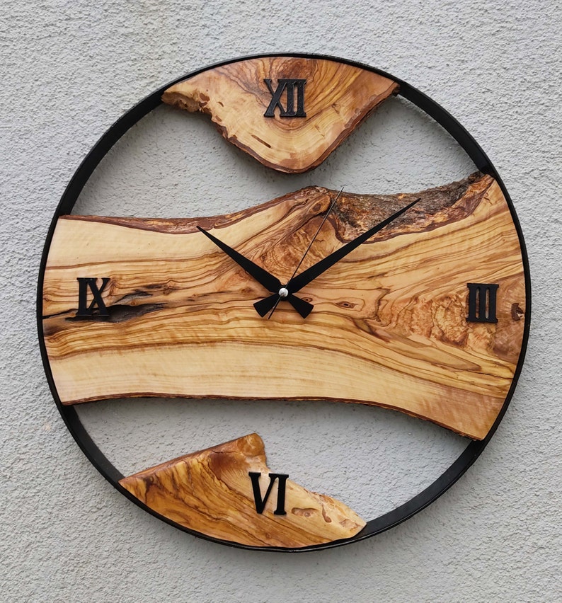 Made to Order Metall & Olivenholz Wanduhr, Große Holz und Metall Wanduhr, Live Edge Rustikale Uhr, Holz Wandkunst, Einzigartiges Haus Geschenk Bild 4