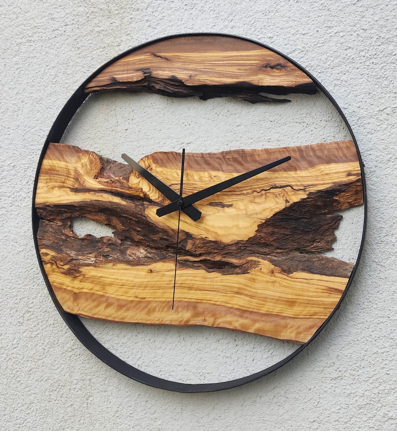 Made to Order Metall & Olivenholz Wanduhr, Große Holz und Metall Wanduhr, Live Edge Rustikale Uhr, Holz Wandkunst, Einzigartiges Haus Geschenk Bild 5