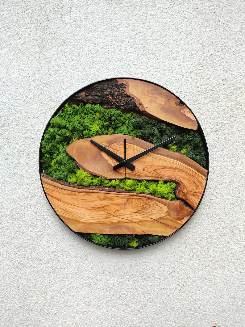 Auf Bestellung gefertigte Moos-Wanduhr, personalisiertes Geschenk, Wandkunst, maßgeschneiderte Moos und Holz-Wanduhr, individuelle Wanddekoration Bild 2