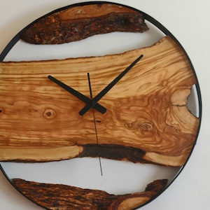 Made to Order Metall & Olivenholz Wanduhr, Große Holz und Metall Wanduhr, Live Edge Rustikale Uhr, Holz Wandkunst, Einzigartiges Haus Geschenk Bild 8