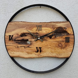 Made to Order Metall & Olivenholz Wanduhr, Große Holz und Metall Wanduhr, Live Edge Rustikale Uhr, Holz Wandkunst, Einzigartiges Haus Geschenk Bild 7