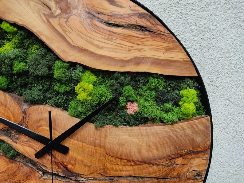 Auf Bestellung gefertigte Moos-Wanduhr, personalisiertes Geschenk, Wandkunst, maßgeschneiderte Moos und Holz-Wanduhr, individuelle Wanddekoration Bild 6