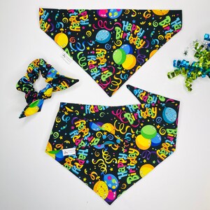 Cumpleaños Bash Perro Bandana y Scrunchie; pañuelo y escrúpulo a juego; chasquido en el pañuelo, sobre el collar bandana