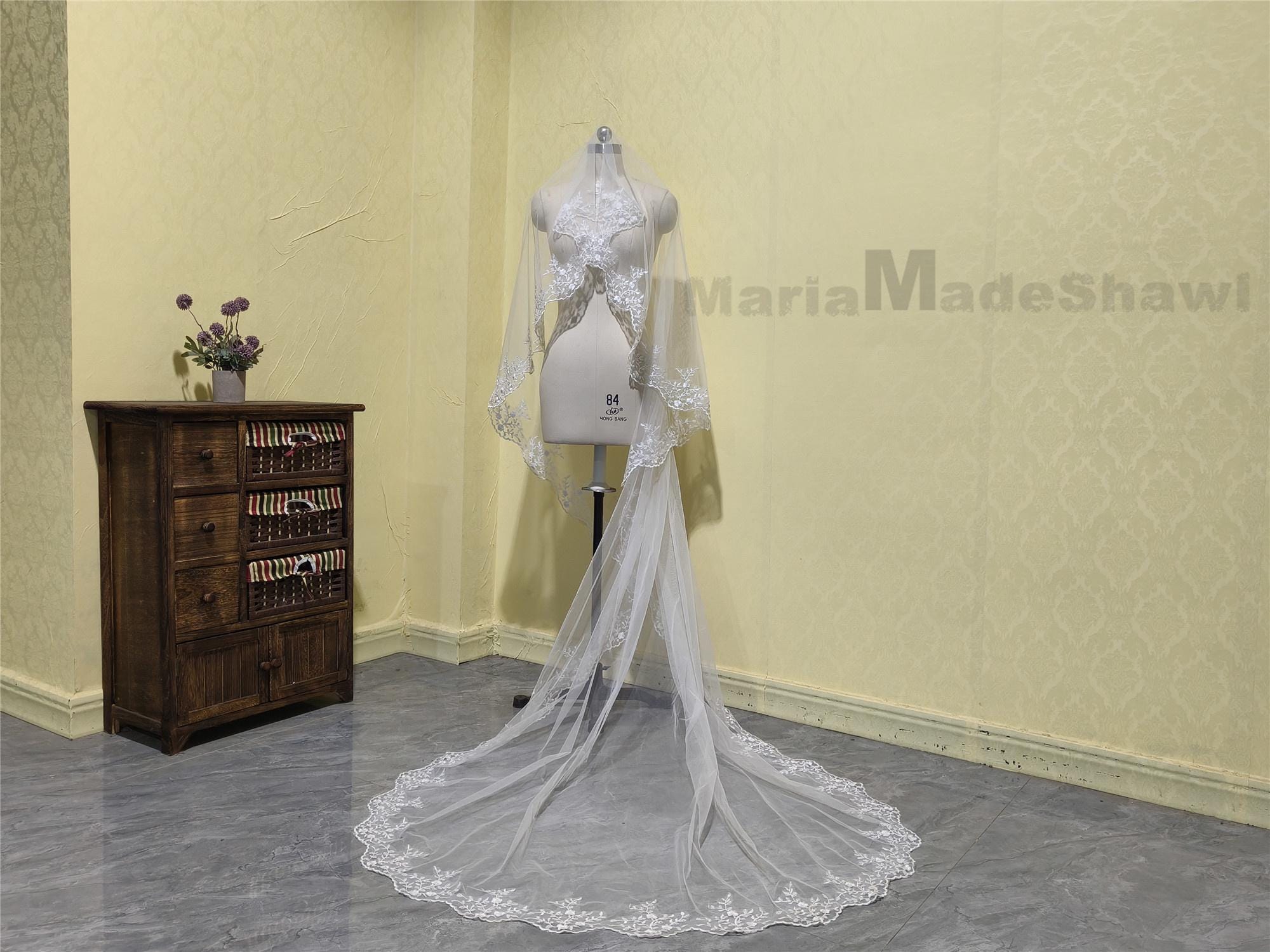 Vintage Wedding Lace Veil Cathedral Length Lace Bridal Veil Single Layer Tulle Veil with Lace Wedding Veil Drape