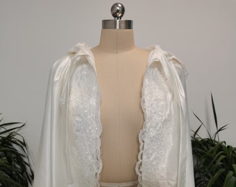 Satynowy płaszcz ślubny Długi płaszcz ślubny dla nowożeńców Płaszcz Biały/Ivory Płaszcz z kapturem Płaszcz koronkowy