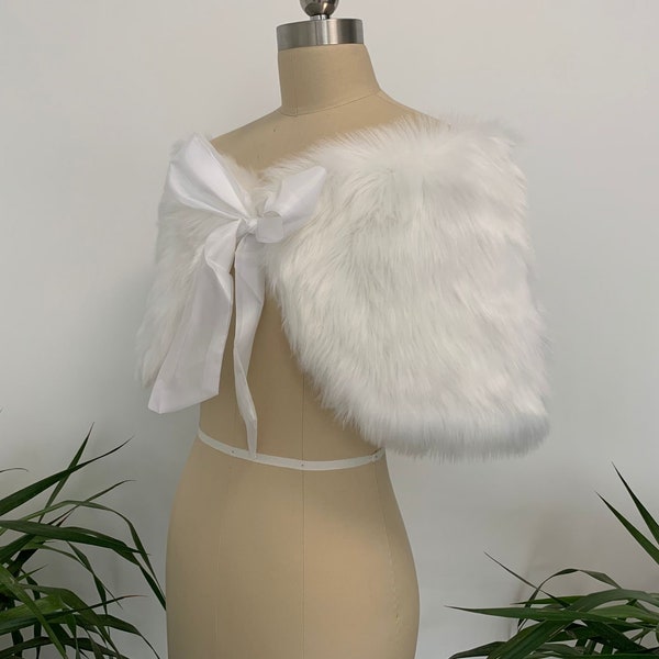 Women‘s Ivory/white Winter Bridal Stole Wraps Warm Faux Fur Wedding Party Wrap Bolero Bridal Shawl Evening Party Cape