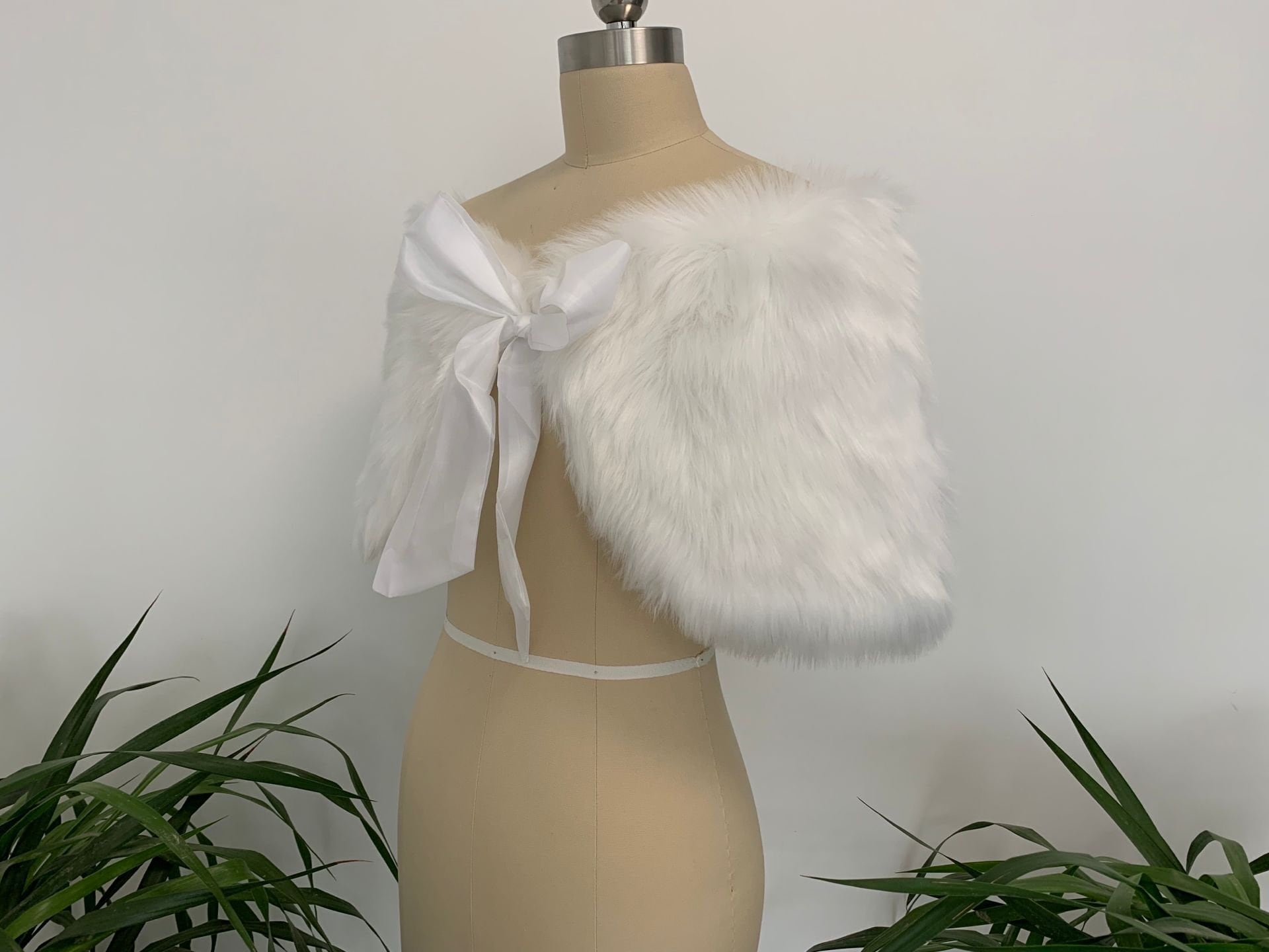 Involucri In Pizzo E Pelliccia Sintetica Mantello Scialle Da Donna Sciarpa In Pelliccia Sintetica Stole Per Abi Da Sposa Coprispalle In Pelliccia Per Donna E Ragazza Bolero - Foto 8