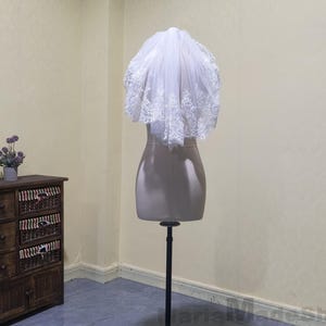 Bridal Veil Single Layer Ivory Sequin Lace Wedding Veil Short White Tulle Veil with Comb