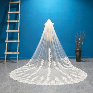 White ivory elegant lace bridal veil, beautiful bridal cathedral wedding veil