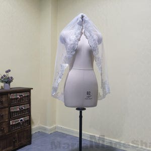 Bridal Veil Single Layer Ivory Sequin Lace Wedding Veil Short White Tulle Veil with Comb