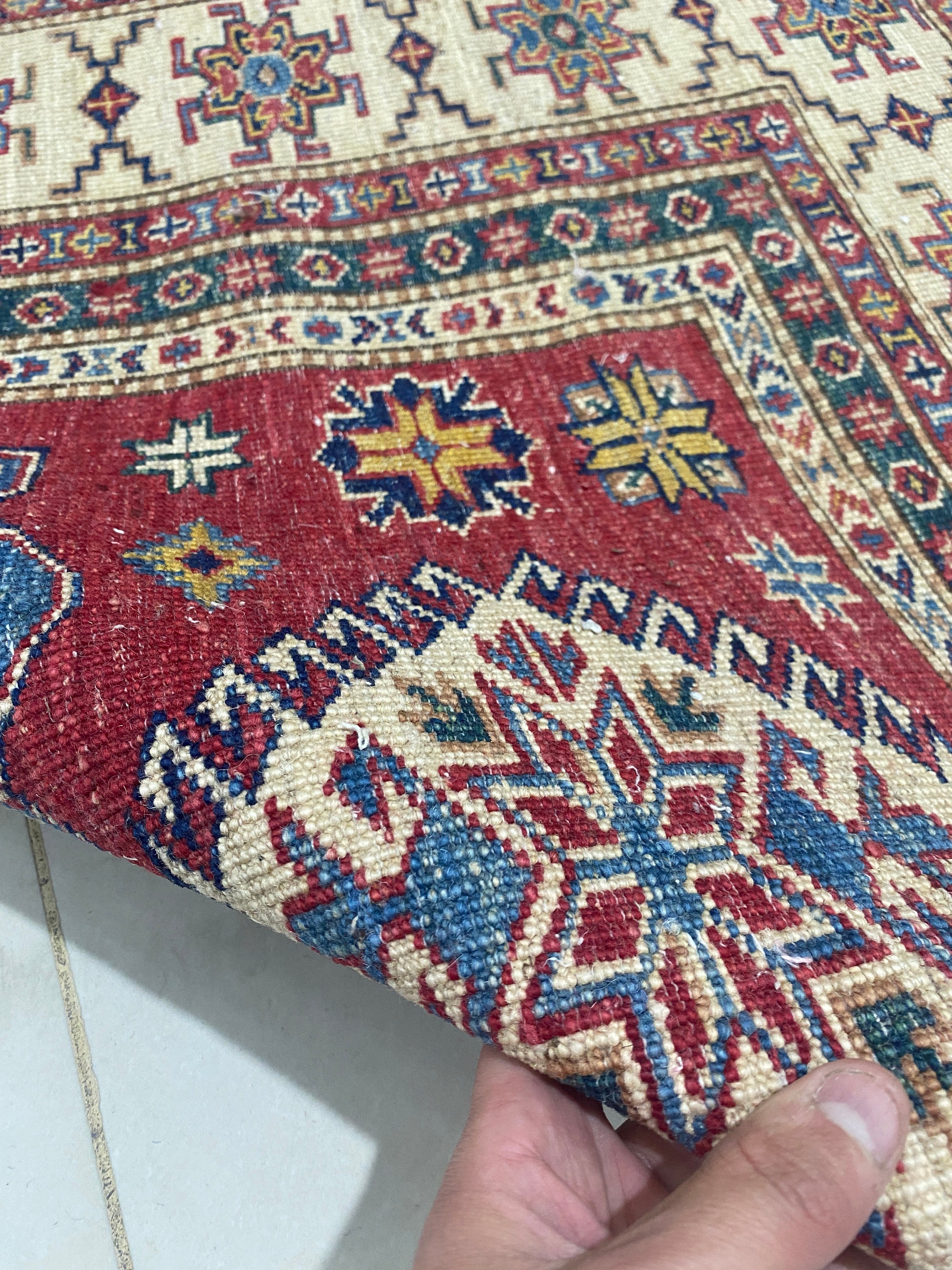 5x7 バーガンディ レッド スーパー カザック ラグ - 幾何学模様のラグ