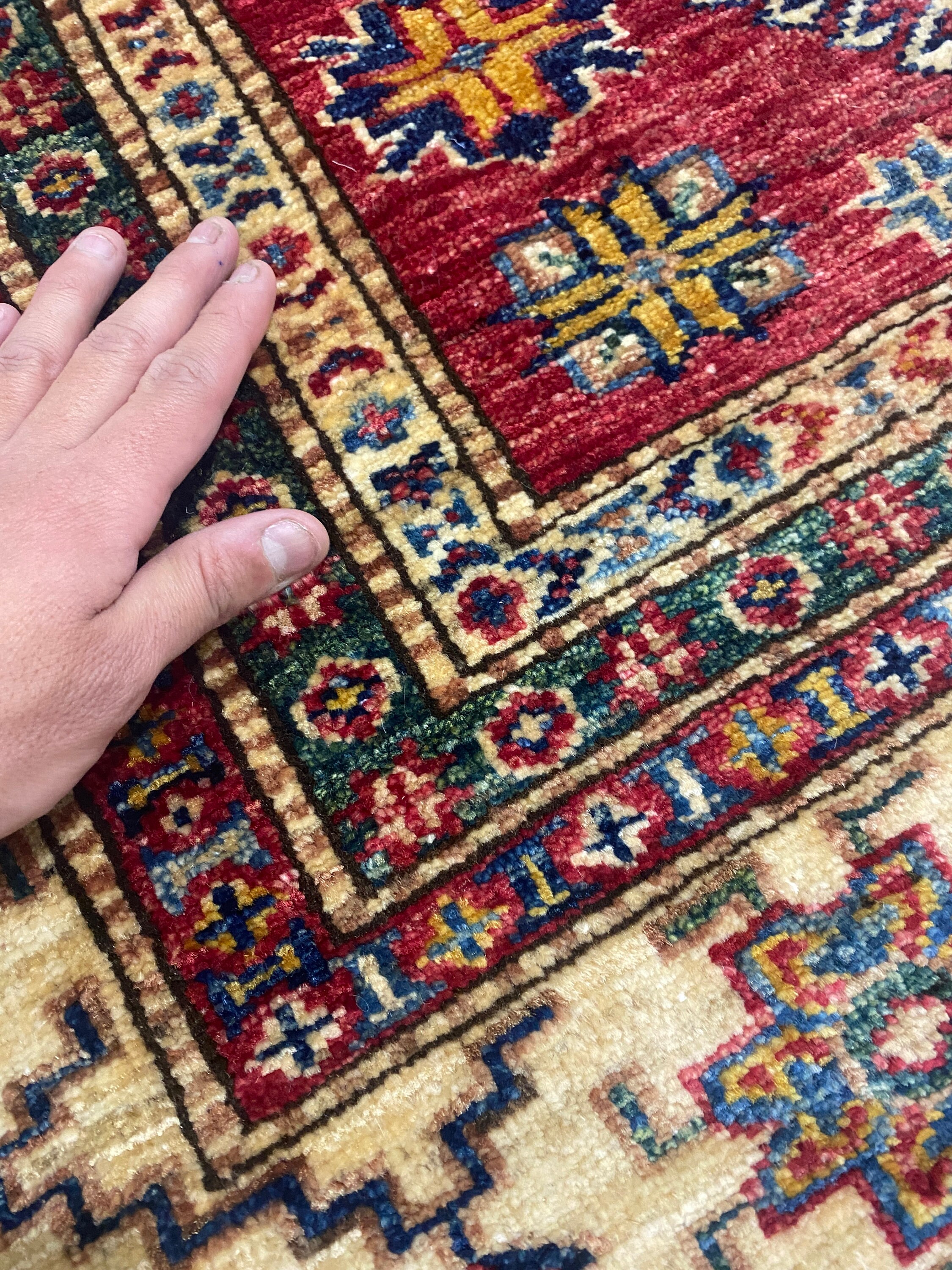 5x7 バーガンディ レッド スーパー カザック ラグ - 幾何学模様のラグ