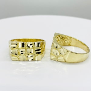 10k massief gouden nugget vierkante ring voor heren, jongen hem / unieke getextureerde gouden ring stijlvol en duurzaam perfect cadeau voor elke gelegenheid