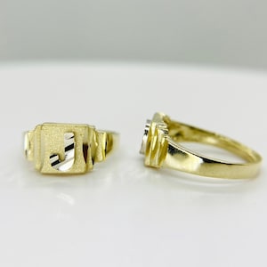 Bague monogramme lettre initiale en or massif 10 carats diamanté pour bébé / bague alphabet très petite taille Bijoux en or classiques pour tout-petits