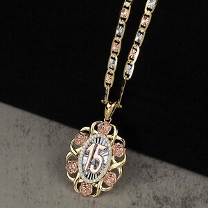 Collar con colgante circular de rosa para quinceañera, de oro macizo de 10k y 14k, ideal para mujeres y niñas. Elegante joya con dije.