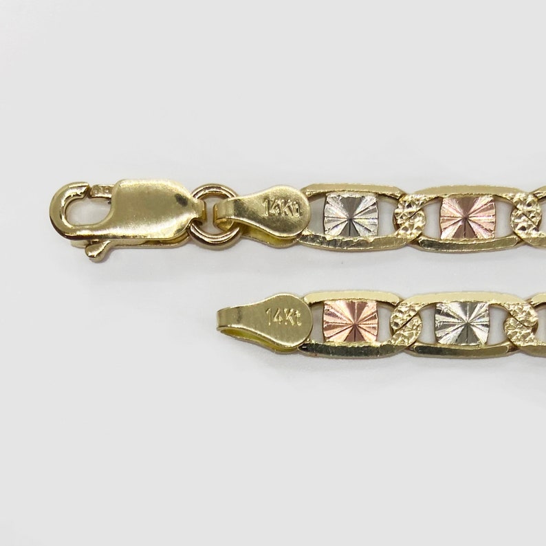 The bracelet anklet features a unique tri-colored design, with links that are slim and delicate. Made of high-quality 14k solid gold, this piece is a timeless addition to your jewelry collection.