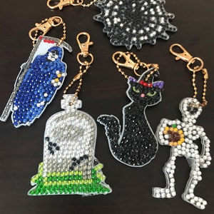 Batiyeer 15 Pcs Back to School Diamond Painting Keychains 5d Diamond Art  Keychains Decorative Key Chain Making Kit Diamond Key Ring Diamond Painting  Ornaments for Kids Adults DIY Craft Accessories : 