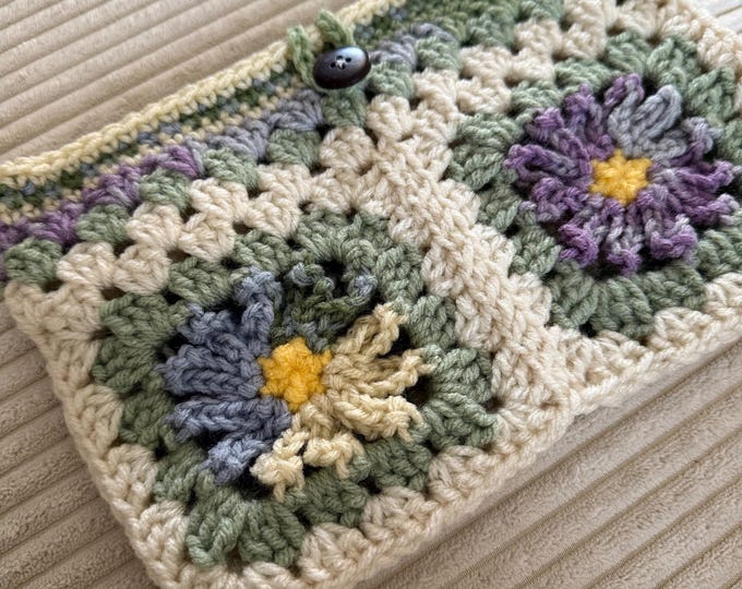 Crochet Book Sleeve— multi color Daisy
