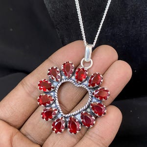 Granat Edelstein Anhänger mit Kette Sterling Silber Januar Birthstone Halskette Handgemachter Roter Granat Schmuck Geschenk für Sie Dainty SilverPendant