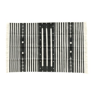 Handmade Cotton Wool Dhurrie Rug: Eco-Friendly, Natural Dye