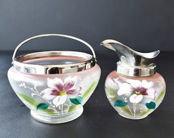 Antike Blumen handbemalte Sahne und Zucker Set Opalglas Zucker und Milchkännchen Mundgeblasene Zuckerdose Sahnekännchen Angewendeter versilberter Griff