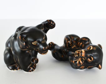 Royal Copenhagen Porzellan Bärenjunge Figuren, Paar Baby-Bären aus braunem Steingut, Keramik-Bären Raed Paw liegend, dänische Keramik
