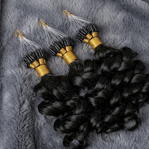 Op de afbeelding: Een rustiek houten bord met de tekst "Welcome to our home" in een handgeschreven stijl. Het bord heeft een verweerde afwerking en een eenvoudig, uitnodigend ontwerp, perfect voor een veranda of entree.