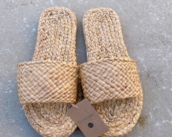 Handmade Woven Hyacinth Sandals for Women, Boho Beach Slides, Natural Fiber Summer Flip Flops, Lightweight Vacation Sandals