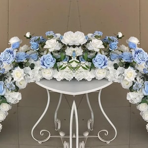 Camino de flores de rosas de color azul claro, camino de mesa para bodas, arco de flores para bodas, flores para el pasillo de bodas, hilera de flores para bodas, arco de guirnalda floral