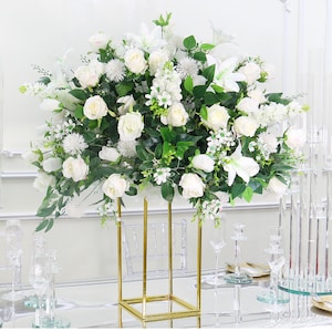 Bouquet floreale di rose bianche con palla di fiori di eucalipto, centrotavola per matrimonio, palla floreale in seta, decorazione da tavolo per feste, runner da tavolo floreale