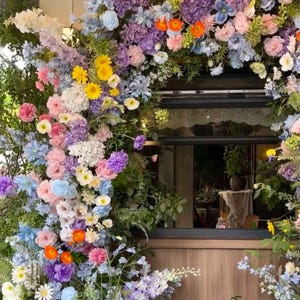 Ghirlanda floreale, arco di fiori per matrimonio, centrotavola di fiori, ricevimento di nozze, centrotavola di fiori per matrimonio