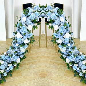 Camino de flores de rosas de color azul claro, arreglo de arco para bodas, guirnalda de flores de rosas, camino de pasillo para bodas, flores de arco para bodas, centro de mesa