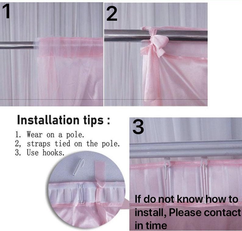 Op de afbeelding: Installatie-instructies voor een roze transparant gordijn. De instructies laten zien hoe je het gordijn aan een stang hangt met behulp van banden en haken. De tekst luidt: "Installatietips: 1. Draag op een paal. 2. Banden vastgemaakt aan de paal. 3. Gebruik haken. Als u niet weet hoe u moet installeren, neem dan tijdig contact op."