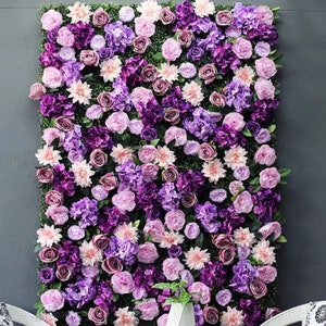 Pannelli di fiori di rosa viola Fiore artificiale Foglie verdi Pianta Fiore 3D Sfondo da parete Decorazione floreale di sfondo per foto di matrimonio