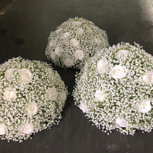 Fiore di rosa bianca, palla di fiori Baby Breath, fiori da sposa, centrotavola, palla di fiori da sposa, fiori da tavolo, palla floreale per matrimonio