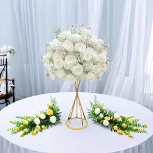 Baby&#39;s Breath White RoseFlower Ball Wedding Table Floral Arrangement Floral Ball Table Flower Ball Wedding Centerpiece for Dinner Table