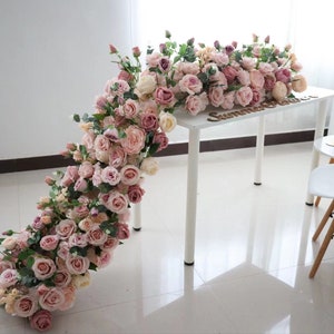 Runner di fiori rosa, runner di fiori da tavolo, runner di fiori di seta 3D, runner di fiori da tavolo per ricevimento di nozze, floreale artificiale per lo sfondo del matrimonio