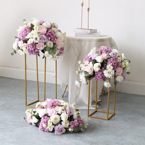 Centrotavola da tavolo con sfera di fiori di rosa viola Centrotavola con decorazioni floreali in seta con decorazioni per la tavola di fiori Decorazioni per la tavola per feste di anniversario di matrimonio