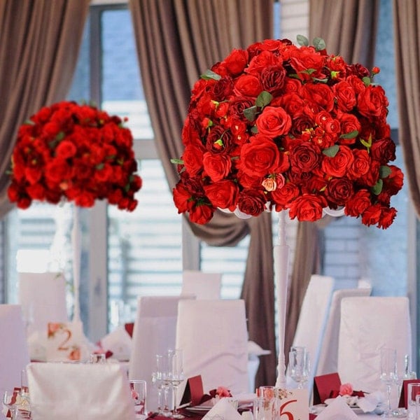 Centrotavola per matrimonio con palla di fiori di grandi dimensioni, rosa rossa, palla floreale artificiale, decorazione per la tavola con fiori da sposa, runner da tavola floreale