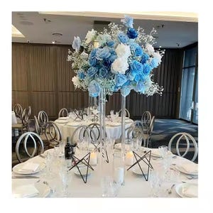 Centrotavola con fiori a forma di palla di rose azzurre, composizione floreale con fiori a forma di palla per matrimonio, decorazione da tavolo per feste di matrimonio personalizzata