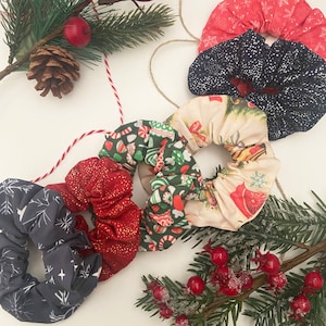 Handmade Christmas Scrunchies: Retro Holiday Hair Accessories