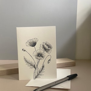 Carte de voeux d'anniversaire fleur août noir et blanc, carte d'anniversaire coquelicot dessinée à la main, carte blanche A6 avec enveloppe, vierge à l'intérieur
