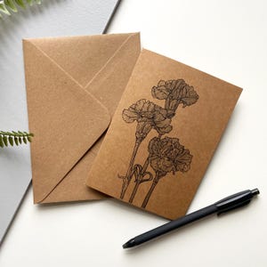 Januar Nelke, Geburtsmonat, Blumenkarte - A6 Kraftpapier Grußkarte, handgezeichnet & gedruckt auf recyceltem Karton, innen blanko
