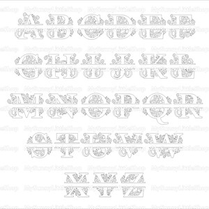 K&ouml;nnte beinhalten: Ein Satz von 26 geteilten Monogramm-Buchstaben in Schwarzwei&szlig;. Jeder Buchstabe ist in zwei H&auml;lften geteilt, mit einer dekorativen Verzierung oben und unten. Die Buchstaben sind A bis Z.