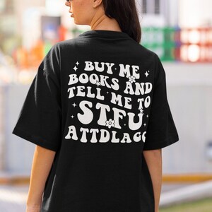 Kaufen Sie mich Bücher und sagen Sie mir zu Stfuattdlagg Shirt Schmutz Bücher Schmutz Shirt Bücherwurm Shirt Bibliothek Shirt Buchliebhaber Geschenk Ich lese verbotene Bücher Shirt