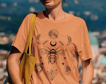 Mystical Moon Bee Shirt Women Moon Phase Shirt Indie Clothing Crescent Moon Shirt Celestial Tee Baggy Shirt Aesthetic Clothing Goth Shirt