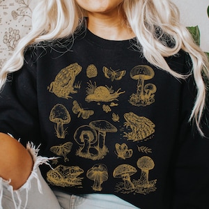 Cottagecore Frog Sweatshirt Mushroom Crewneck Frog And Toad Mushroom Sweater Cottagecore Sweater Mushroom Shirt Indie Clothes Alt Clothing