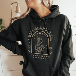 En välbeläst kvinna boklig hoodie bok hoodie bokälskare hoodie bokälskare gåva mörk akademi hoodie läsare bibliotek hoodie boklig tröja